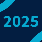 Die Zahl "2025" in hellblauer Schrift auf dunkelblauem Untergrund.